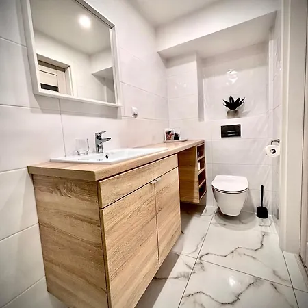 White Glove Deluxe 1 Maja