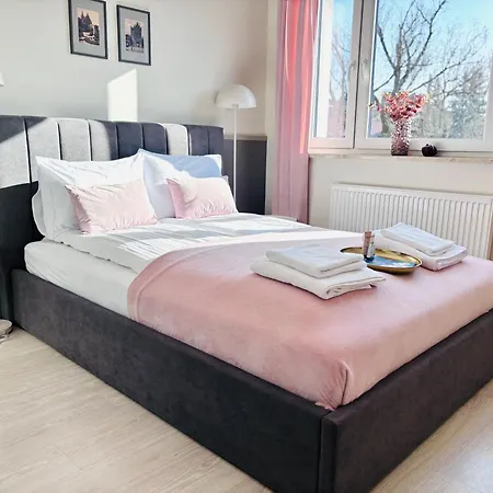 Apartment White Glove Deluxe 1 Maja