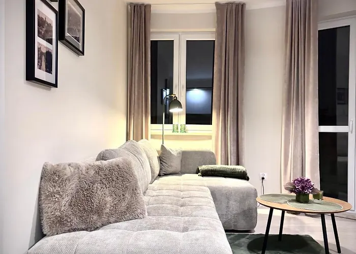 Apartment White Glove Deluxe 1 Maja