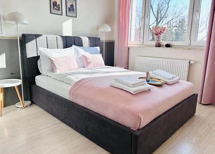 Apartment White Glove Deluxe 1 Maja